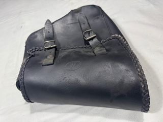 Harley-Davidson. Alforja de piel gruesa con rotura