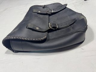 Harley-Davidson. Alforja de piel gruesa con rotura