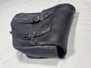 Harley-Davidson. Alforja de piel gruesa con rotura