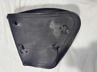 Harley-Davidson. Alforja de piel gruesa con rotura