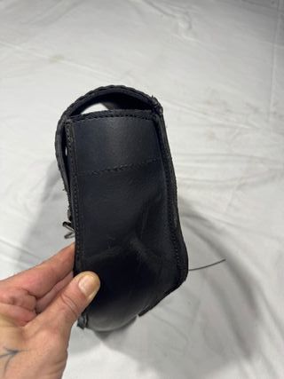 Harley-Davidson. Alforja de piel gruesa con rotura