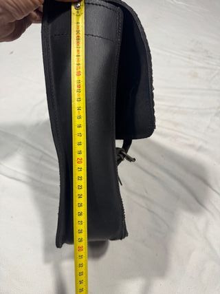 Harley-Davidson. Alforja de piel gruesa con rotura