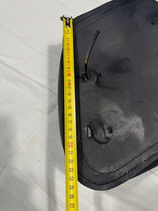 Harley-Davidson. Alforja de piel gruesa con rotura