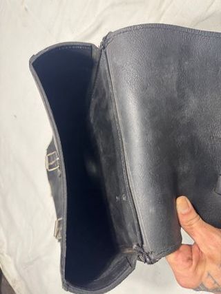 Harley-Davidson. Alforja de piel gruesa con rotura