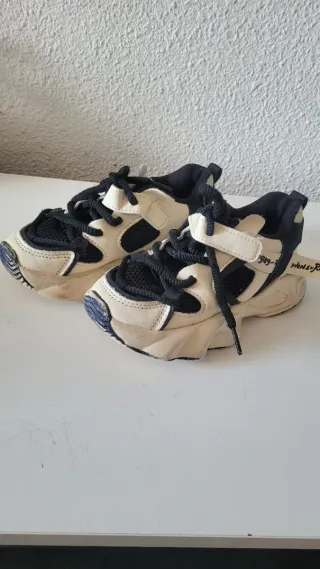 Zapatos niño T. 29/30 beige y negro