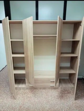 Armario blanco de madera