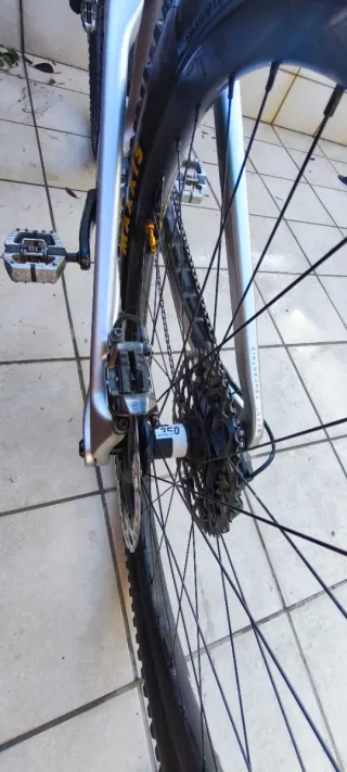 Orbea Rise LT M-Team 630wh Talla L 1900km