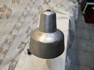 Lámpara de escritorio vintage metal aluminio.