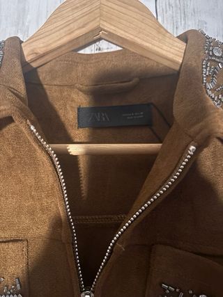 Chaqueta Zara con pedrería