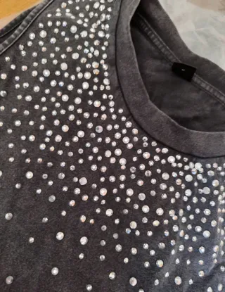 Vestido mini sin mangas con pedrería