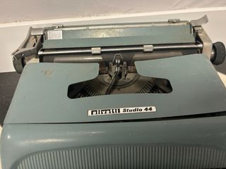 Máquina de escribir Olivetti Studio 44