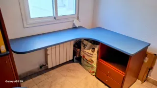 Tablero en L madera lacada azul