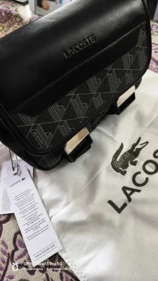 Bandolera de marca Lacoste Negra.