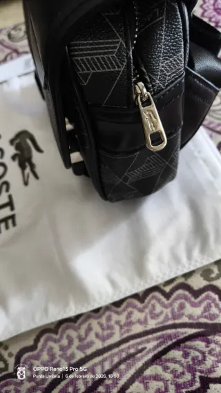 Bandolera de marca Lacoste Negra.