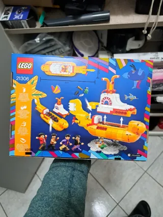 LEGO 21306 The Beatles Yellow Submarine