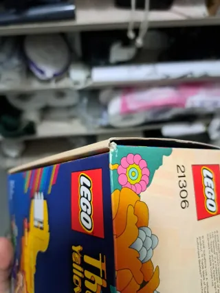 LEGO 21306 The Beatles Yellow Submarine