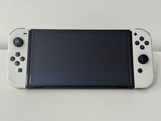 Consola Nintendo Switch OLED blanca + Accesorios !