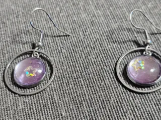 Pendientes Aro Morado con Estrella Dorada