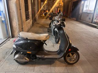 Vespa LX 50 Negra