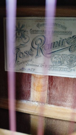 Guitarra José Ramírez antigua en buen estado