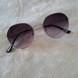 Occhiali da sole argento con lenti sfumate