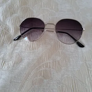 Occhiali da sole argento con lenti sfumate