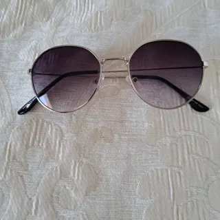 Occhiali da sole argento con lenti sfumate