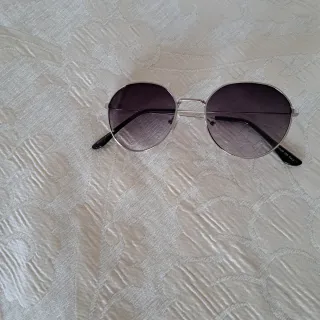 Occhiali da sole argento con lenti sfumate