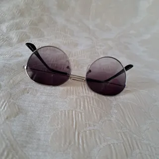 Occhiali da sole argento con lenti sfumate