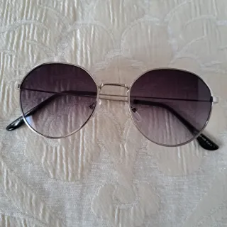 Occhiali da sole argento con lenti sfumate