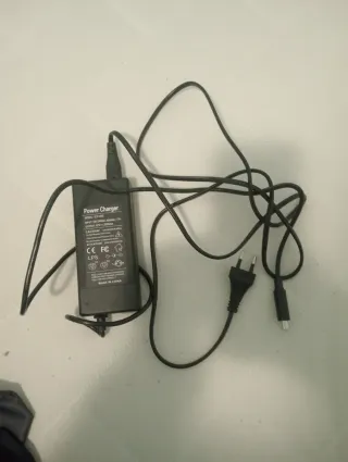 Cargador Patinete Eléctrico