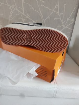 Zapatillas tipo Nike Cortez Beige.NO ORIGINALES