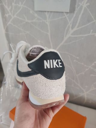 Zapatillas tipo Nike Cortez Beige.NO ORIGINALES