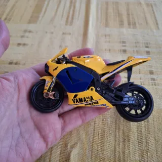 Modellino Yamaha YZR-M1 2006 Rossi #46