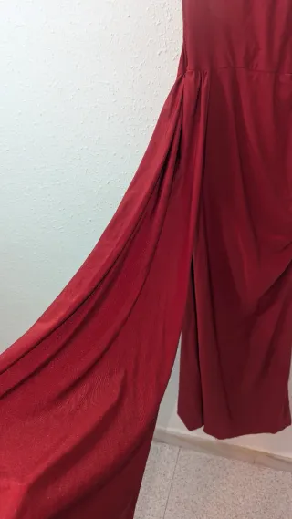 Vestido burdeos elegante