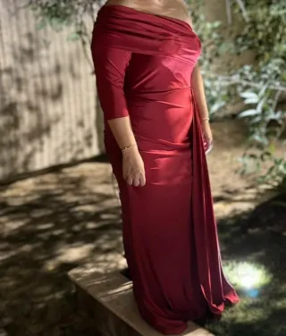 Vestido burdeos elegante