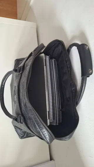 Bolso negro piel cocodrilo para portátil