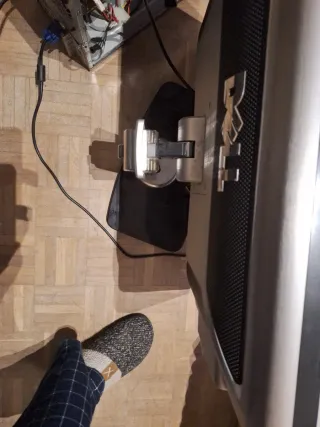 Pantalla de PC Plata y Negra