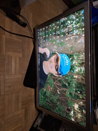 Pantalla de PC Plata y Negra