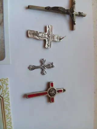 8 Crocifissi e 3 Santini Padre Pio