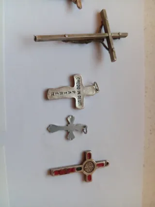 8 Crocifissi e 3 Santini Padre Pio