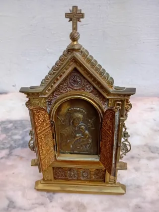 Tríptico religioso dorado