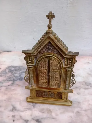 Tríptico religioso dorado