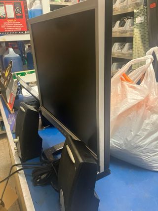 Pantalla Hanns.G con altavoces