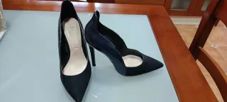 Zapatos de tacón negro