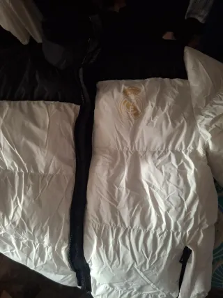 Cazadora Real Madrid Chico Blanca y Negra