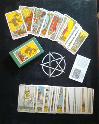 Baraja Tarot Smith-Waite y tapete