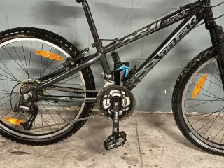 BICICLETA MONTAÑA 24 MARCA TREK MODELO  MT220