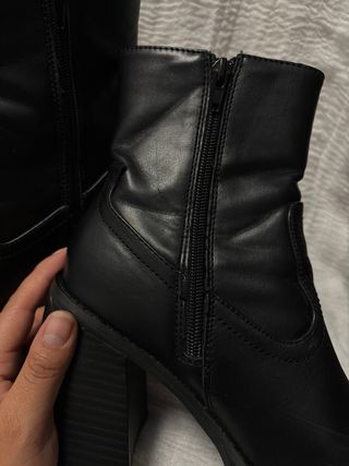 Botas negras de plataforma con tacón