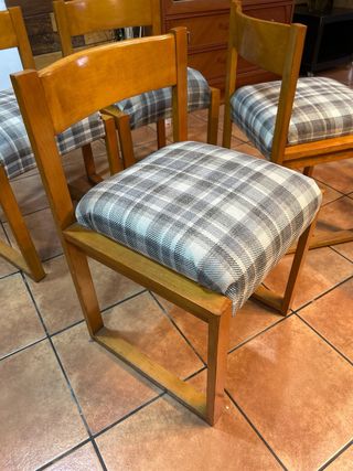 Juego de 4 sillas de madera 10€ cada una